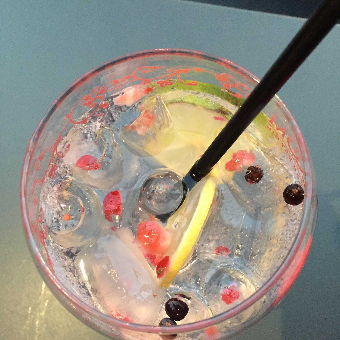 lunedi gin tonic tanqueray